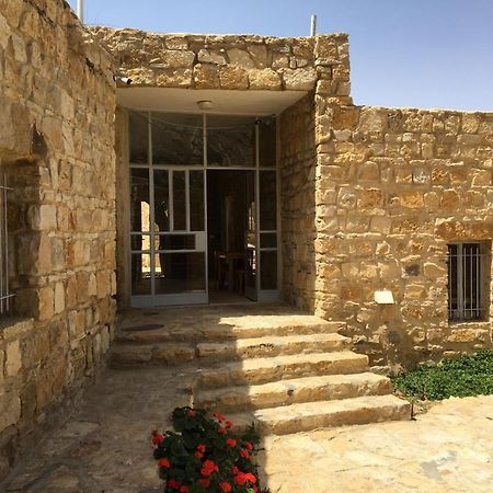Wadi Dana Lodge - نزل وادي ضانا Esterno foto