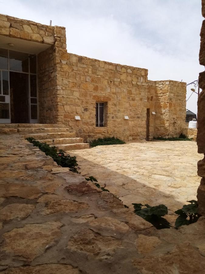 Wadi Dana Lodge - نزل وادي ضانا Esterno foto
